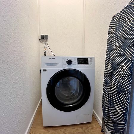 *Top* Moderne Wohnung - Naehe Koeln: Dom, Messe, Flughafen, Lanxess-Arena ベルギッシュ・グラートバッハ エクステリア 写真