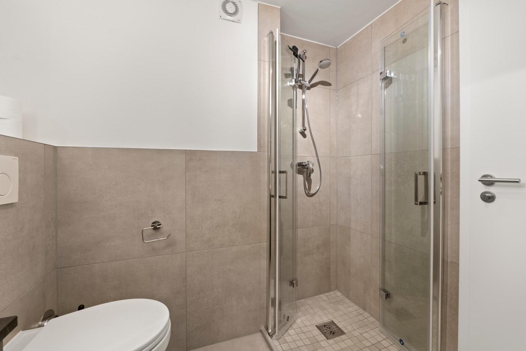 *Top* Moderne Wohnung - Naehe Koeln: Dom, Messe, Flughafen, Lanxess-Arena ベルギッシュ・グラートバッハ エクステリア 写真